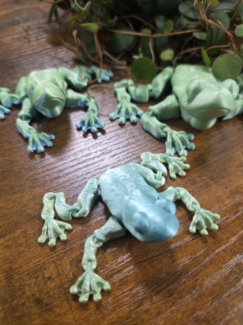 Žába magnetická 3D tisk zelená metalická XL