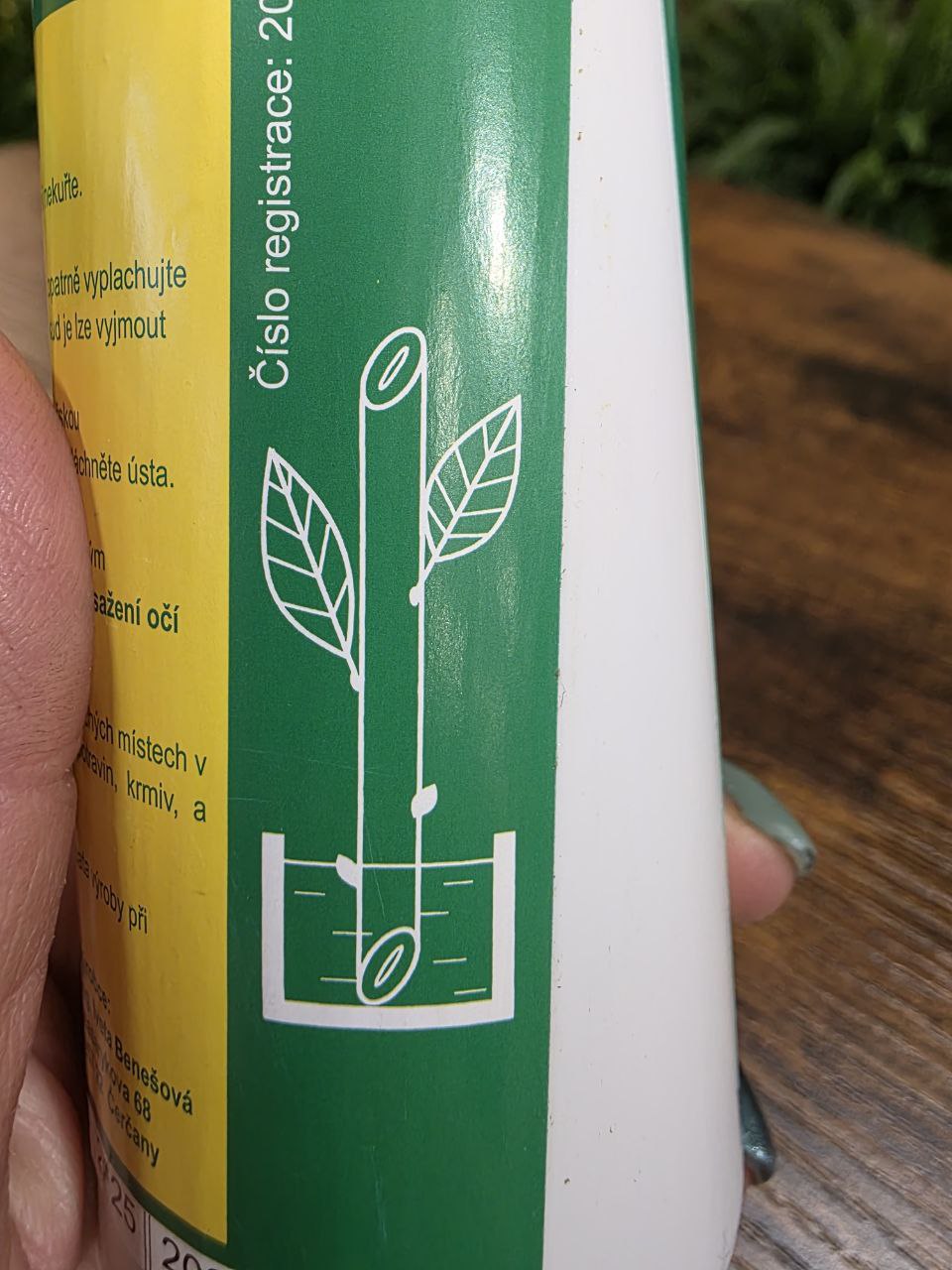 Tekutý stimulátor pro zakořeňování bylinných a dřevitých řízků 180 ml