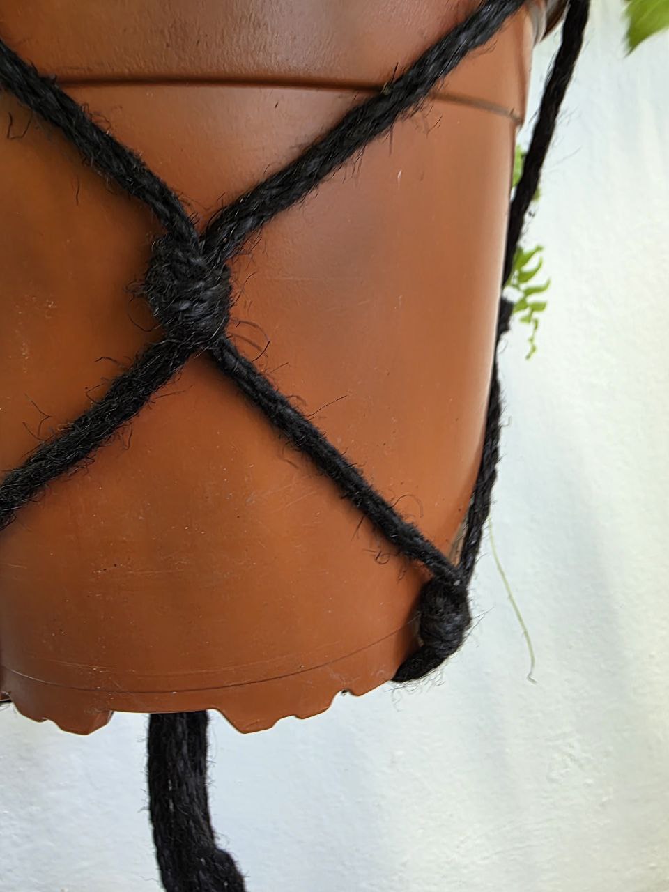 Závěsný macramé závěs z přírodního tmavého vlákna