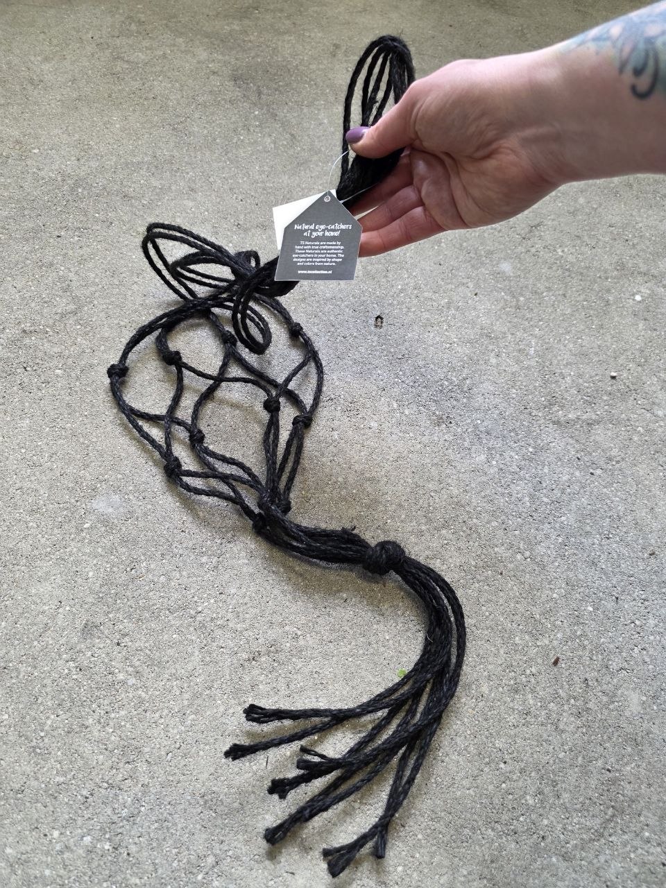 Závěsný macramé závěs z přírodního tmavého vlákna