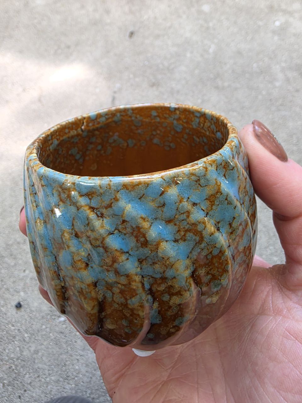 Keramický obal rustikální hnědo modrý na pr. 6 cm