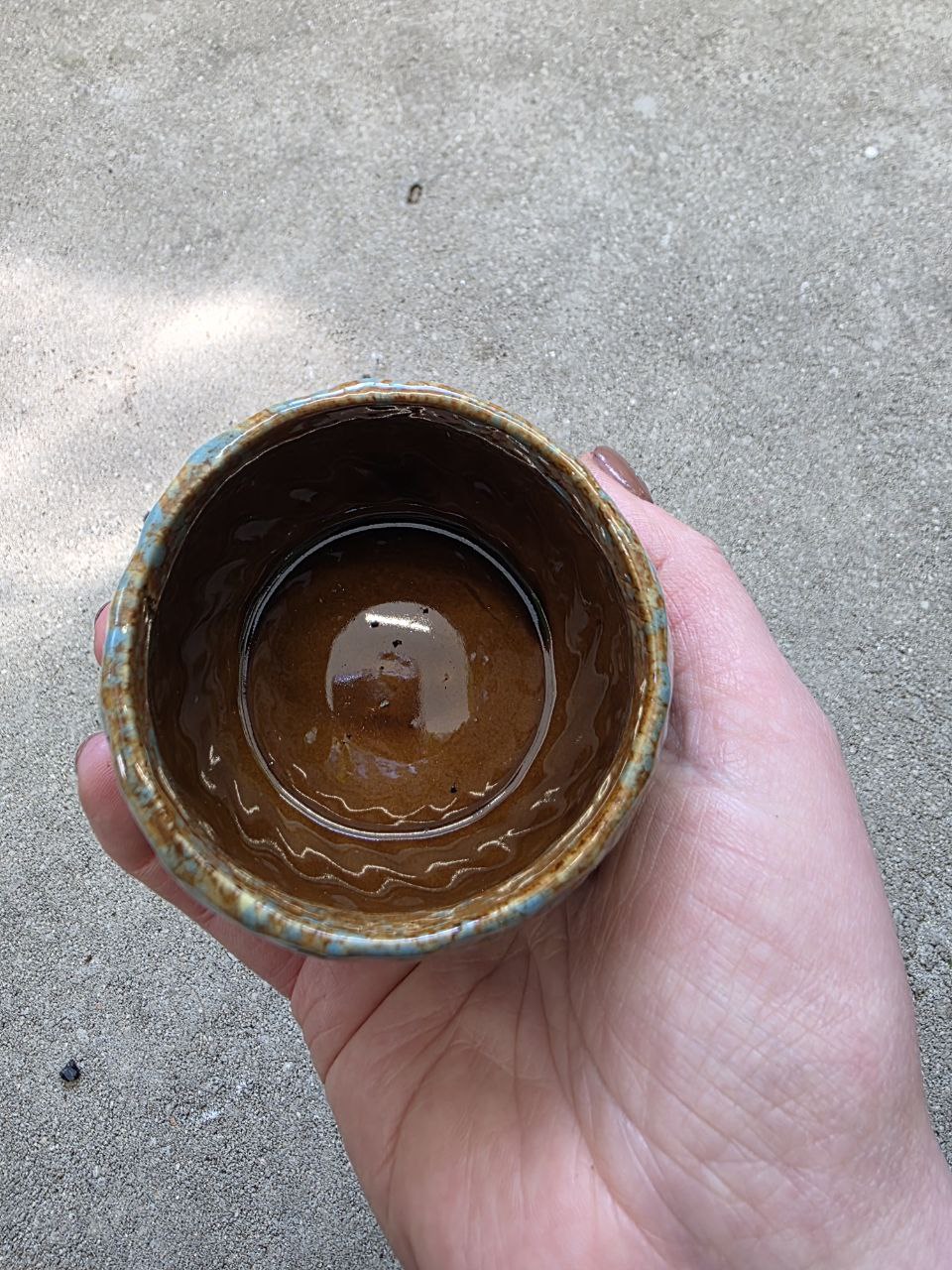 Keramický obal rustikální hnědo modrý na pr. 6 cm