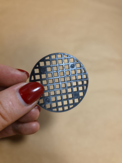 Drenážní síťka do květináče pr. 4,5 cm plastová