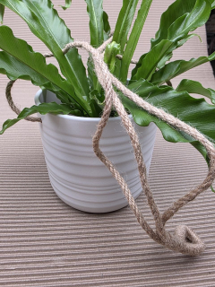 Keramický závěsný obal na pr. 14 cm s rovným  dnem